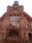 Edificio en la calle peatonal